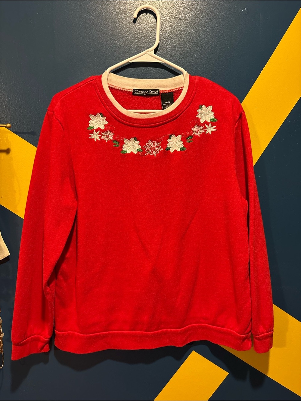 Vintage Cottage Street Red Floral Embroidered Holiday Crew Neck Sweater EUC
